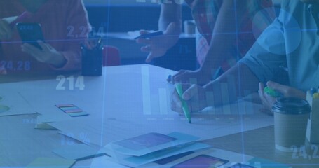 Naklejka premium Collaborating team members annotating app mockups in meeting room, with smartphone highlighters