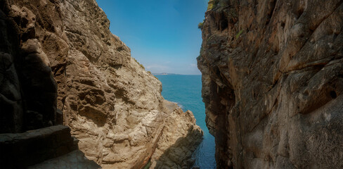 Entre dos acantilados