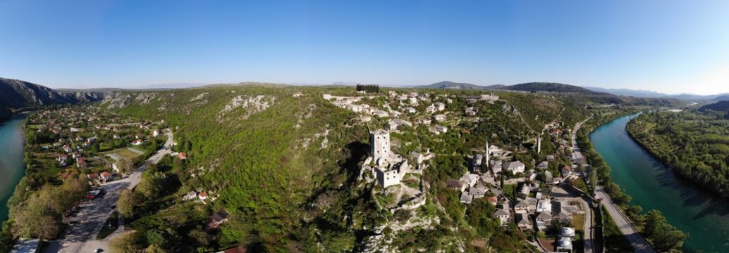 Počitel was founded in 1383 by the Bosnian King Stjepan Tvrtko I as a defensive point on the banks of the Neretva River.