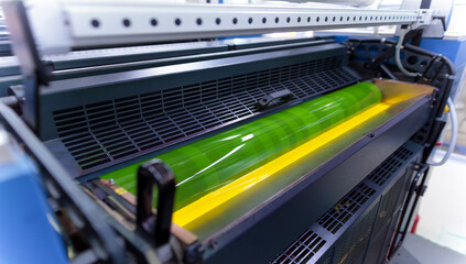 オフセット印刷機のインキ供給部のクローズアップ