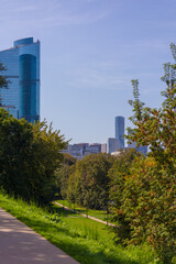 Obraz premium High-rise buildings and skyscrapers on a sunny summer day.