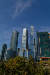 Obraz premium High-rise buildings and skyscrapers on a sunny summer day.