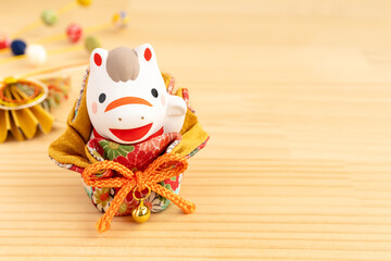 午年　干支　2026年　年賀状　可愛い　馬の置物　日本