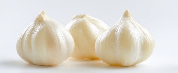 Obraz premium The Garlic Bulbs on White Background Closeup Fresh Organic Ingredient for Cooking