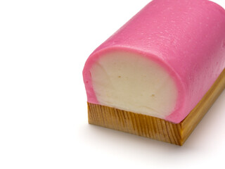 紅色の板付きかまぼこ