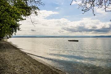 Bevaix, La Pointe du Grain, Neuenburgersee, Seeufer, Uferweg, Wassservögel, Naturschutz, Strand, Wassersport, Frühling, Neuenburg, Schweiz
