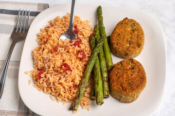 crab cakes  with  asparagus and rice