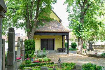schöne kleine Friedhofskapelle in Marktbreit © Blende8
