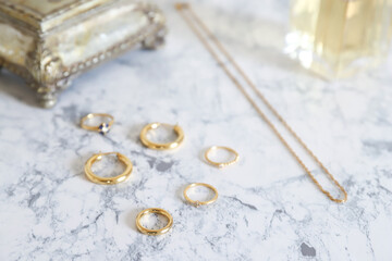 ゴールドのアクセサリー