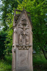 Fototapeta premium schöner alter Grabstein mit einer Bibelszene Alter Südfriedhof München