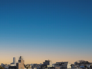 ビル群が染まる東京の夕暮れ空。イラスト風の写真。