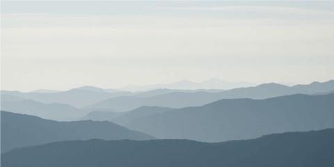 Obraz premium Misty morning view of mountains in the fog