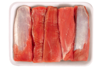 bandeja de isolado com pedaços de carne bovina crua isolado em fundo transparente