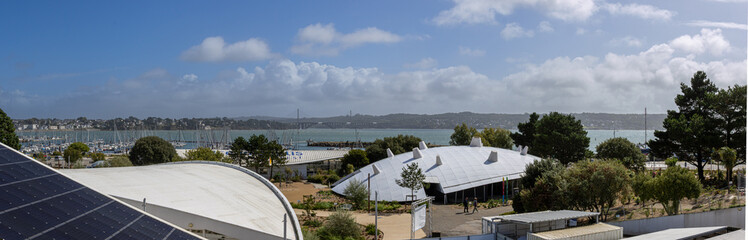 Blick von der Terrasse des Oceanopolis auf den Meeresarm vor Brest