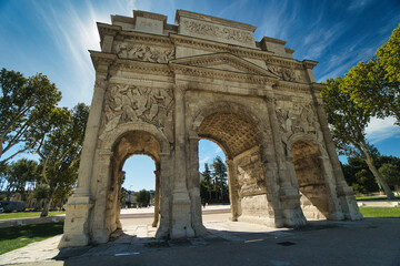 Fototapeta premium Roman triumphal arch, historical building in Orange city (France)