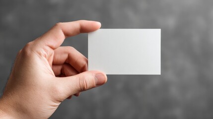 Obraz premium hand holding white mock up card