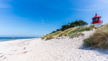 Leuchtturm Gellen auf der Insel Hiddensee im Sommer