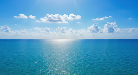 Obraz premium Ocean water sunlight clouds sky