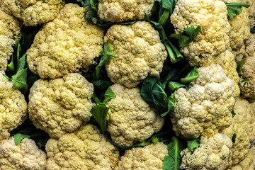 Close-up of fresh cauliflower showing its texture and color at a street market stall in Brazil. Ideal for healthy eating, agriculture, and culinary themes.