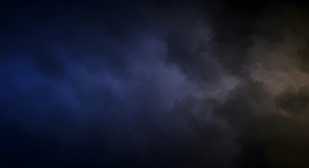 Obraz premium Dramatic and ominous cloudy sky in the evening