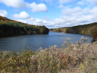 The natural beauty of Tuscarora Lake, during the autumn season. Tuscarora State Park, Schuylkill County, Barnesville, Pennsylvania, Appalachian Mountains
