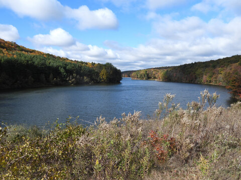 The natural beauty of Tuscarora Lake, during the autumn season. Tuscarora State Park, Schuylkill County, Barnesville, Pennsylvania, Appalachian Mountains