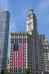 Chicago skyscraper with American flag on it 