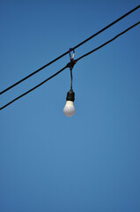 Obraz premium Electrical cables and small lighting bulb
