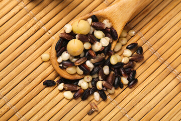 Five Treasures Grain Mix - Eight Ingredient Combination for Farmhouse Porridge and Soymilk on Bamboo Mat