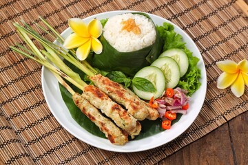 Sate Lilit is a variant of satay from Bali. This satay is made from pork, fish, chicken or beef, then mixed with grated coconut, coconut milk, lime, shallots and pepper.