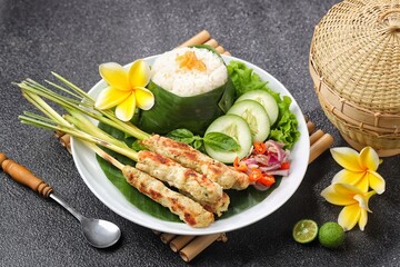 Sate Lilit is a variant of satay from Bali. This satay is made from pork, fish, chicken or beef, then mixed with grated coconut, coconut milk, lime, shallots and pepper.