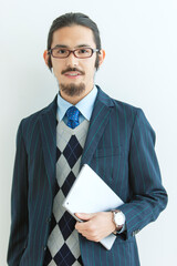 タブレットを持ったビジネスマン