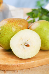 Fresh Shanxi Pears Cross Section Sweet Fragrant Chinese Fruit Wooden Board Shaanxi