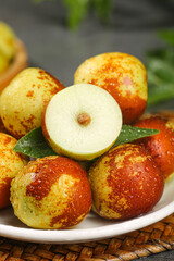 Fresh Shandong Jujube Dates - Sweet Chinese Winter Fruit with Crisp Texture and Natural Water Droplets