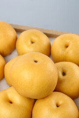 Fresh Golden Asian Pears from Shandong in Wooden Gift Box - Premium Autumn Fruit Harvest