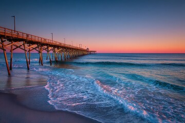 Obraz premium Wilmington North Carolina: Sunrise at Johnnie Mercers Fishing Pier in Wrightsville Beach