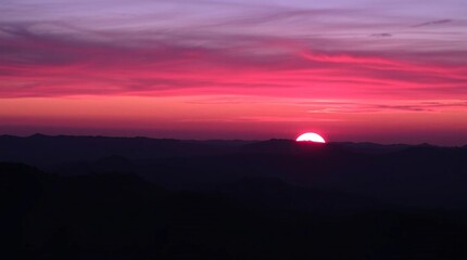 Obraz premium Sunset in the mountains and red cloud in the sky.