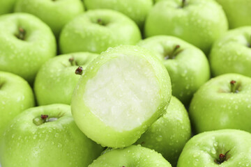Fresh Green Apples from Shaanxi China - Sweet Crisp Fruit with Water Droplets
