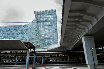 vue des voies ferrées dans le sud de paris en france en europe