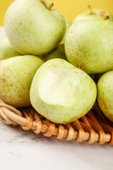 Fresh Green Apples from Shaanxi Shandong China in Wicker Basket with White Flesh Cross Section