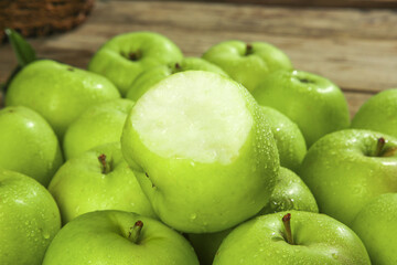 Fresh Green Apples from Shaanxi China - Sweet Crisp Fruit with Water Droplets on Wood Background