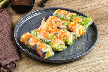 Vietnamese spring roll with prawn and mango