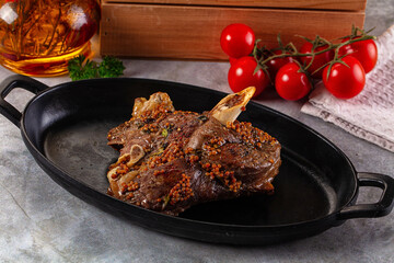 Baked lamb leg with spices