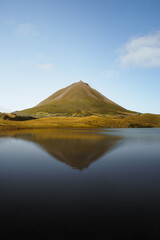 Fototapeta premium Mount Pico and Reflection