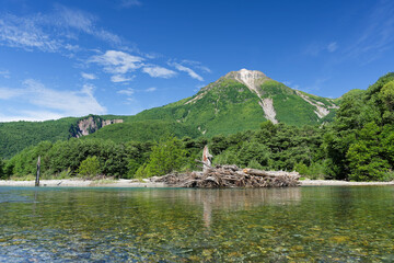 Clear Azusa River and Mount Yake in Kamikochi, Nagano Japan（長野 上高地・梓川と焼岳の清らかな風景）