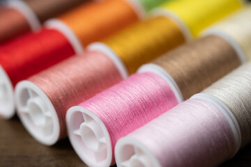 カラフルな助かる色糸のイメージ　(写真素材)