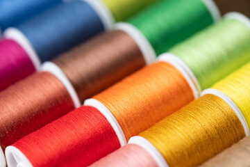 カラフルな助かる色糸のイメージ　(写真素材)