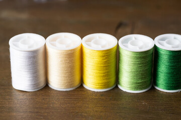 カラフルな助かる色糸のイメージ　(写真素材)