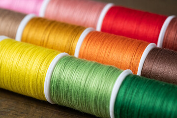 カラフルな助かる色糸のイメージ　(写真素材)