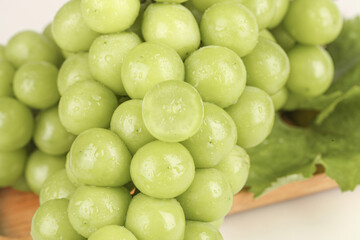 Fresh Green Grapes Cluster with Water Droplets - Premium Seasonal Fruit from China